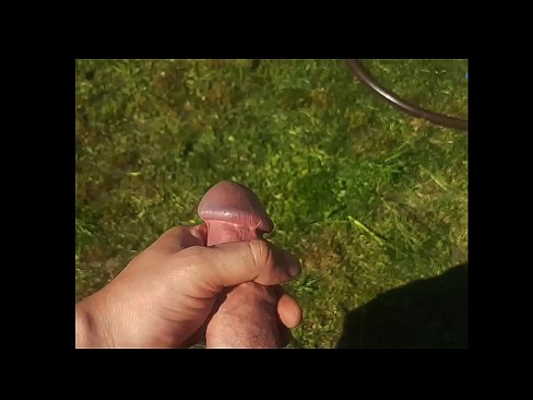 ❤️ Hottie se deja follar el coño rosa y se corre con un chorro en un jardín de verano ❤️ Video de sexo en es.drpornofilme.ru ❌️