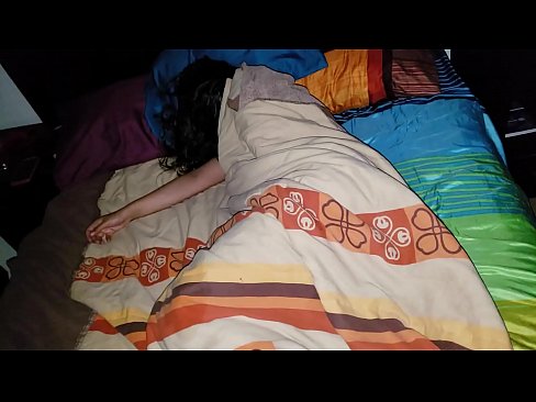 ❤️ Hijastro regañando a su joven madrastra mientras duerme ❤️ Video de sexo en es.drpornofilme.ru ❌️